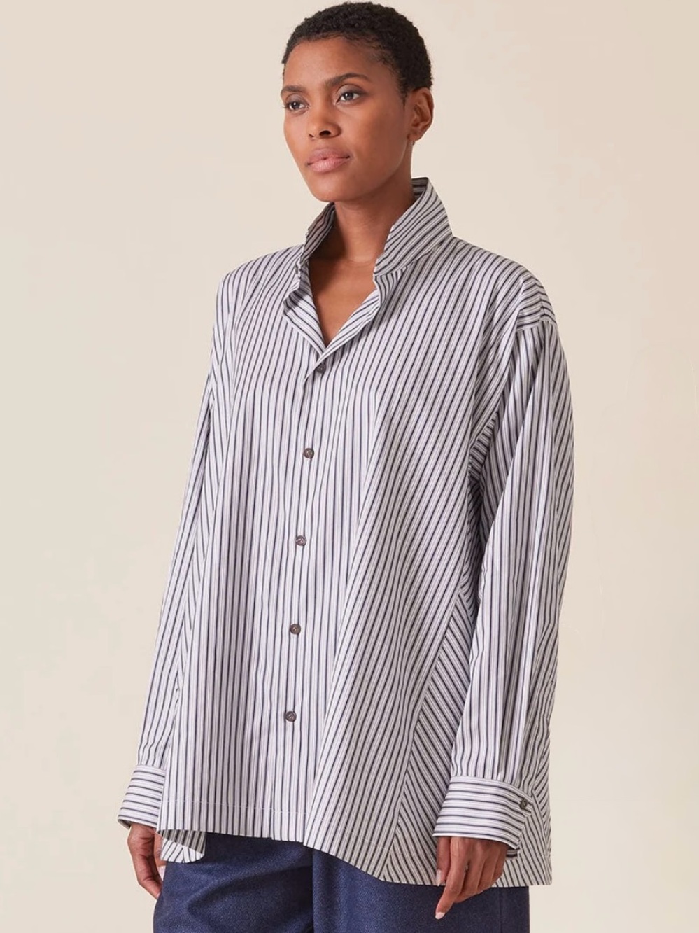 Eskandar cotton caucasus shirt with notch collar